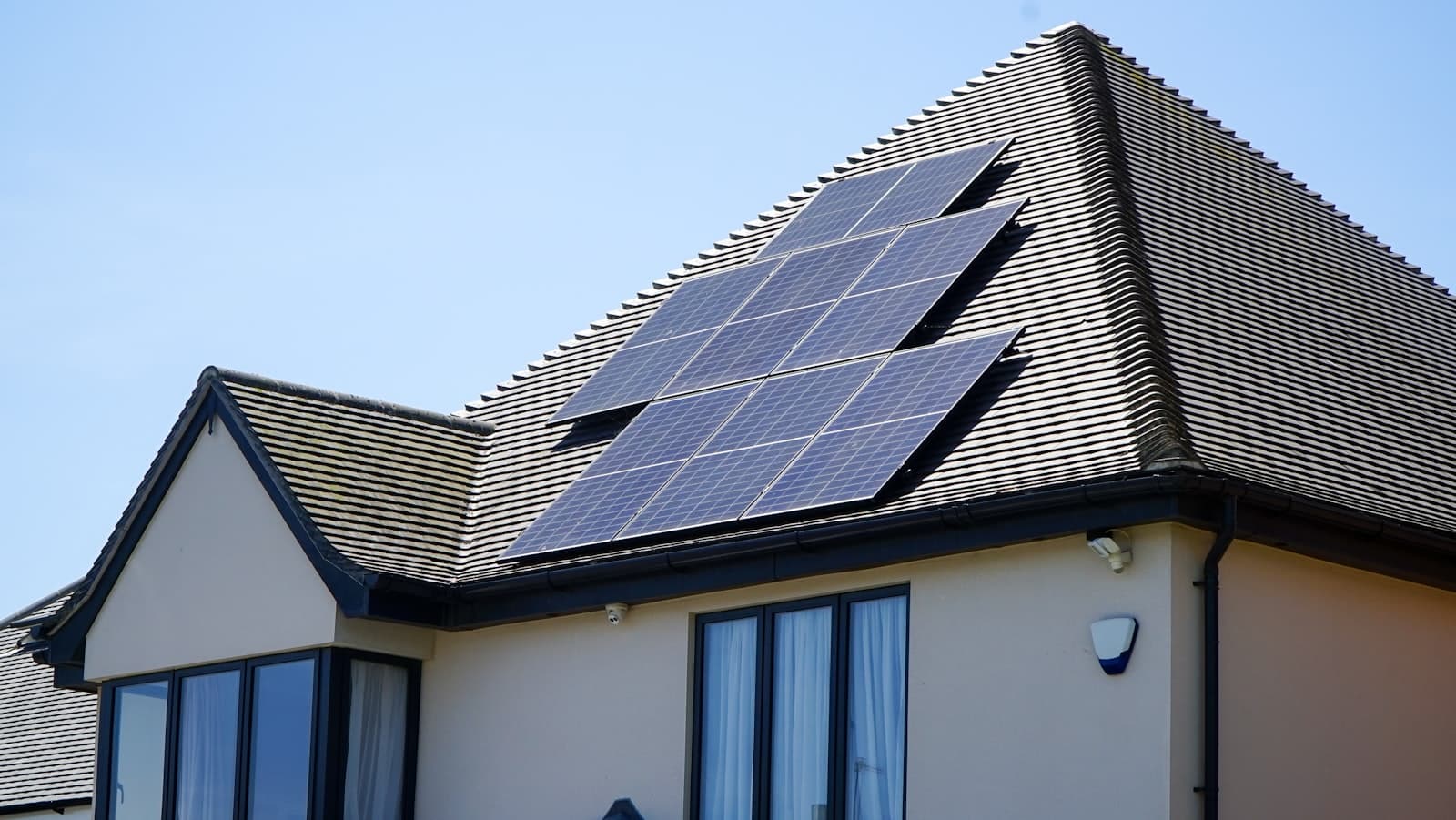 Sistem fotovoltaic on-grid de 15 kW pe o locuință